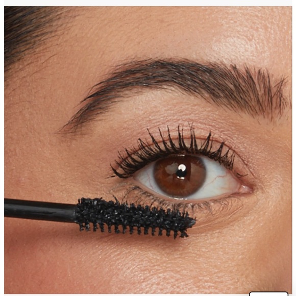 it Cosmetics Superhero Elastic Stretch Volumizing Mascara - Picture 3 of 8